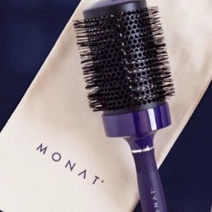 MONAT Round Brush with Bag